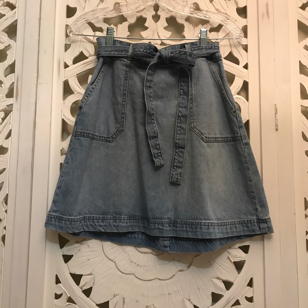 Gap denim skirt, size 25
